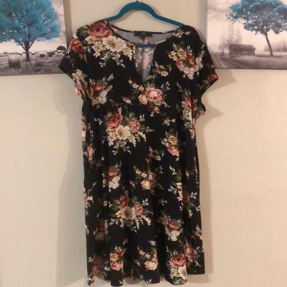Plus size dress with pockets
